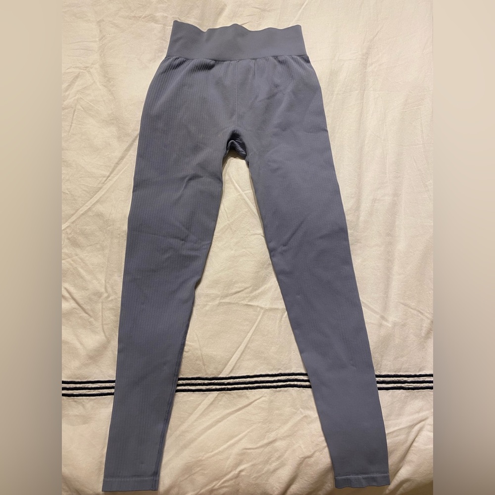 H and M SEAMLESS RIBBED WORKOUT LEGGINGS. SIZE SMALL.